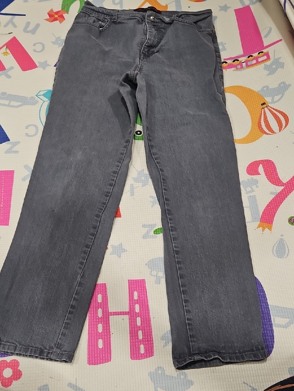 Gloria Vanderbilt Gray Denim Jeans with Plum Label